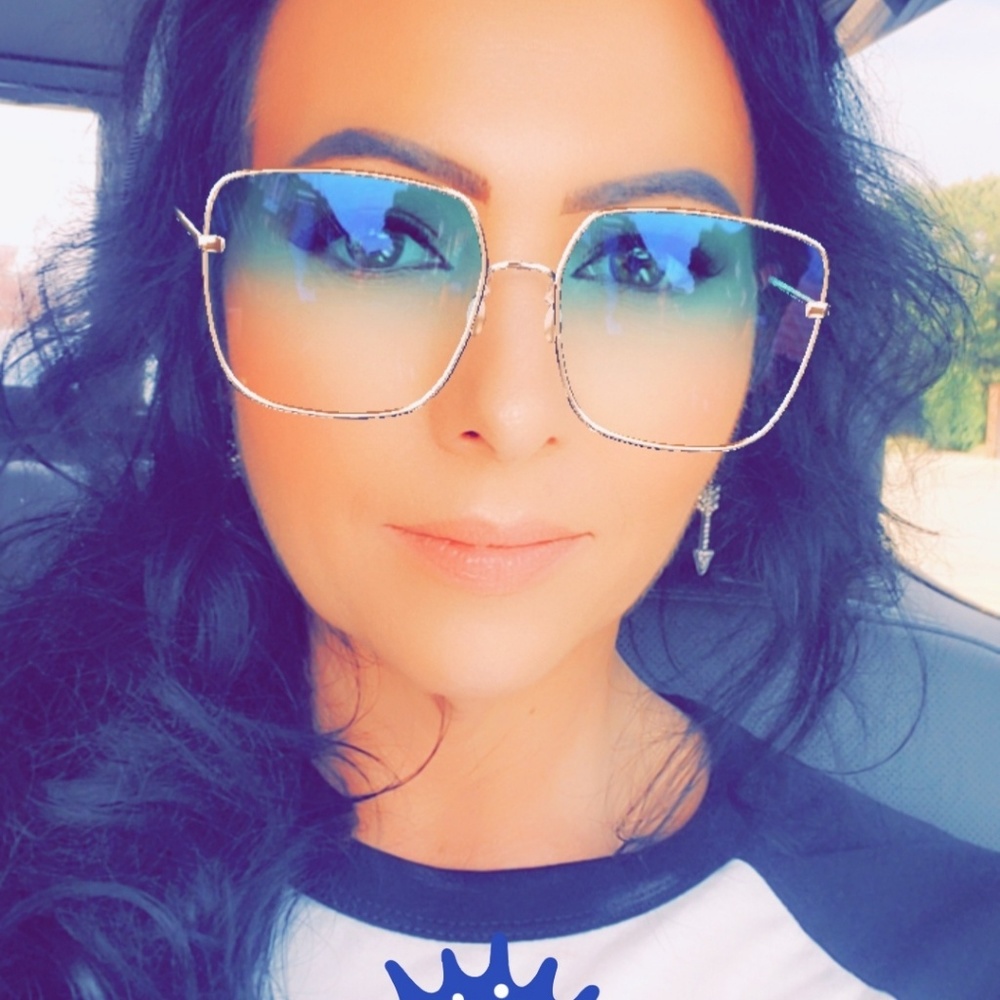 Meet your Posher, Renee